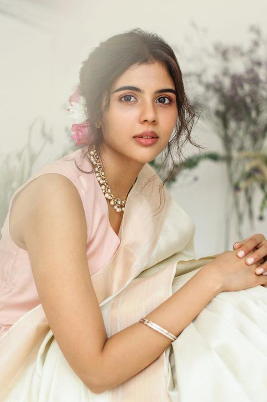 Graceful Priyadarshan in Pastel Saree with Flowers Wallpaper