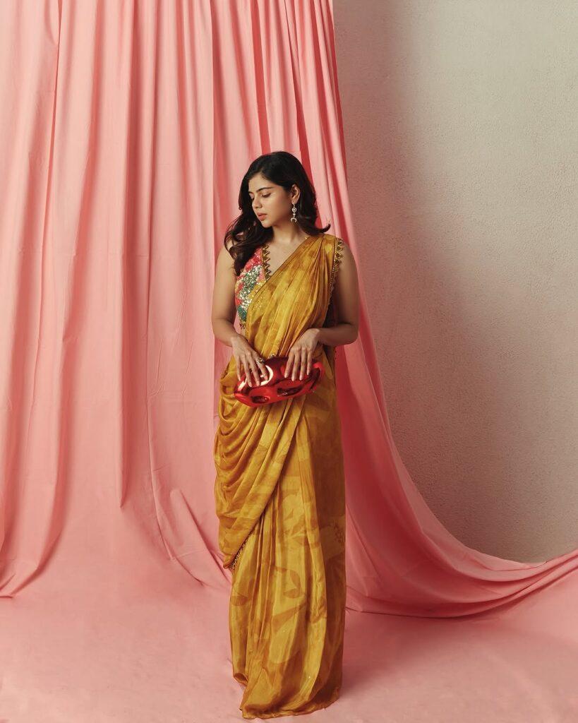 Kalyani in Golden Saree Posing Near Pink Curtain Photo