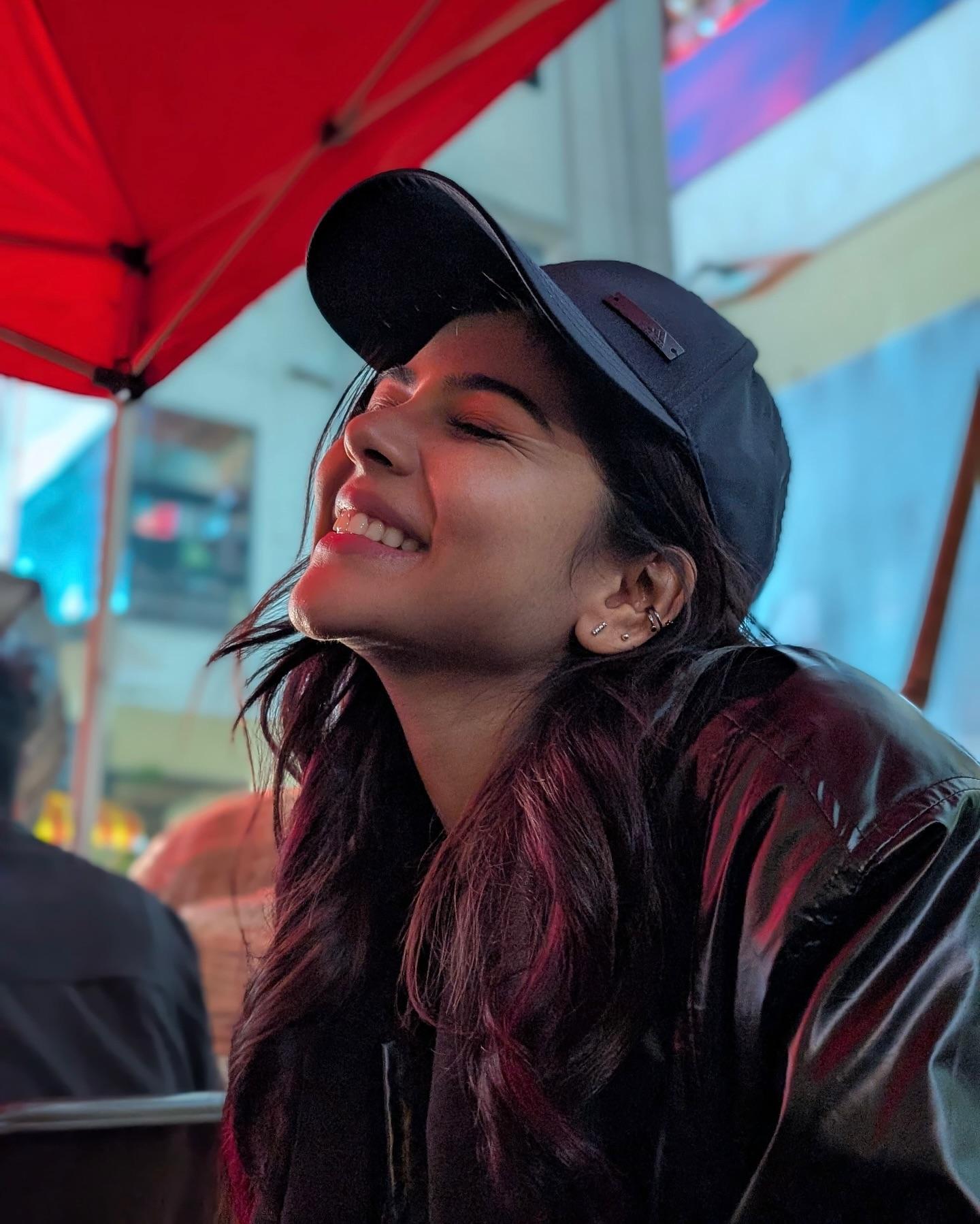 Priyadarshan Cute Expression Wearing Black Cap Wallpaper