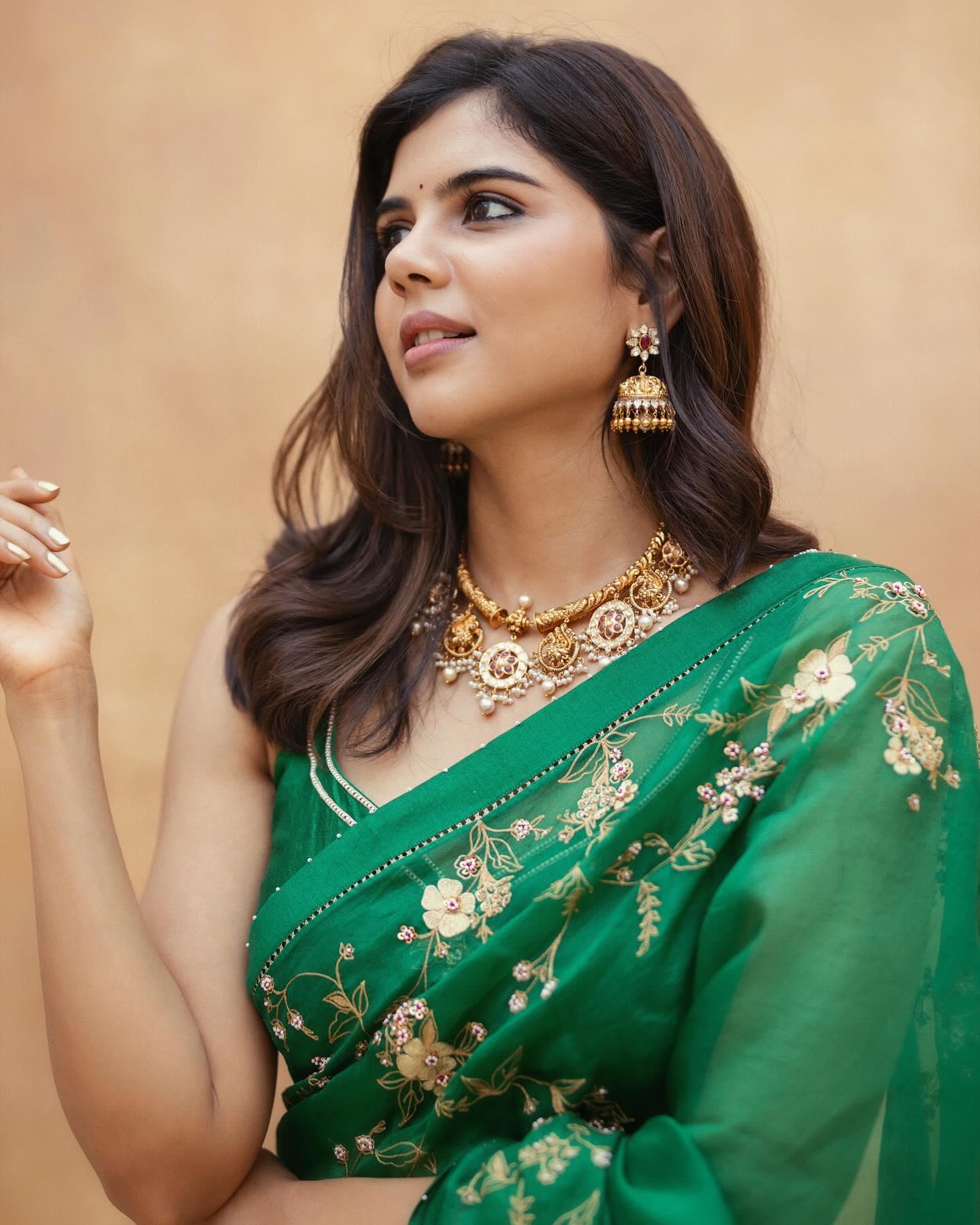 Priyadarshan Ready For Event Wearing Saree Wallpaper