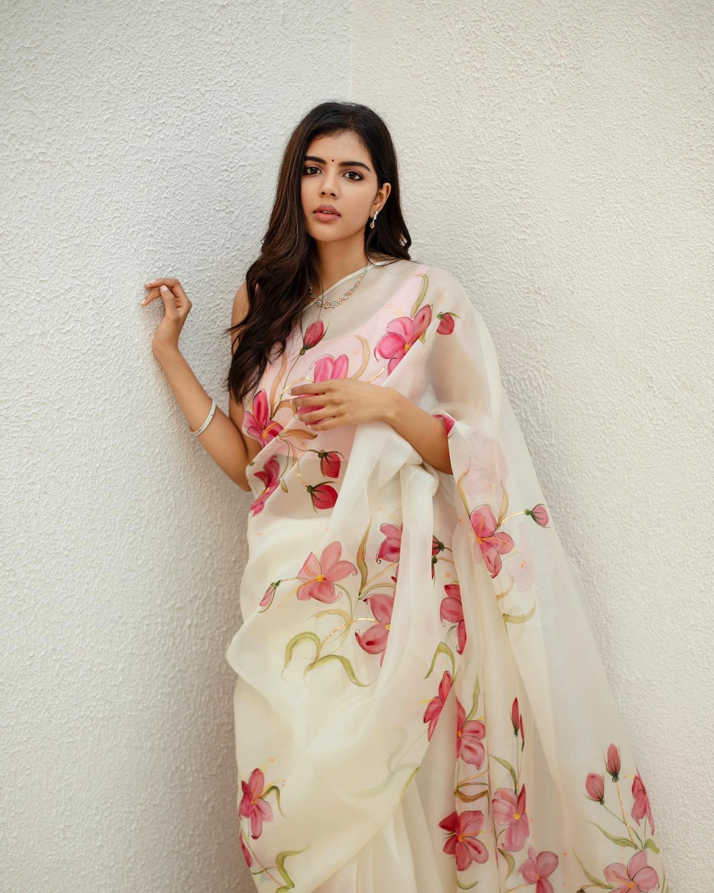Priyadarshan Wearing White Saree with Pink Design Photo