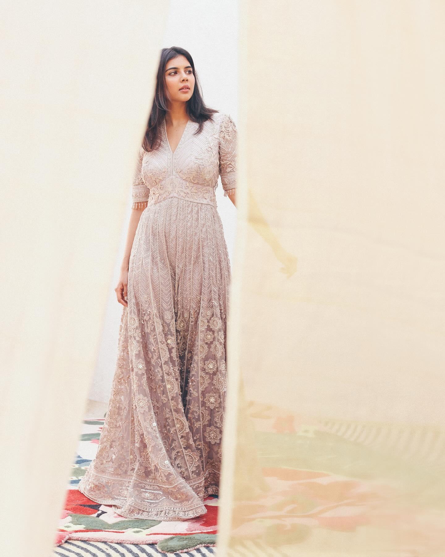 Stunning Pose of Kalyani Priyadarshan free 4K Image