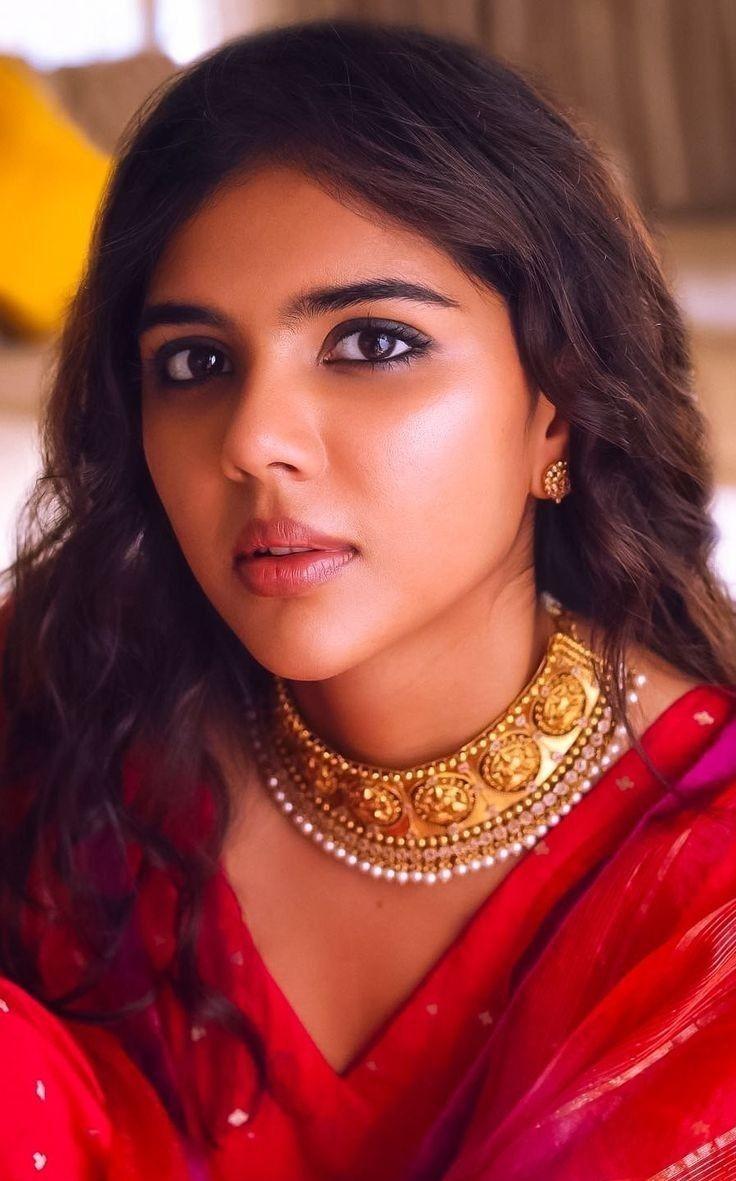Traditional Red Saree Look of Kalyani Priyadarshan Photo