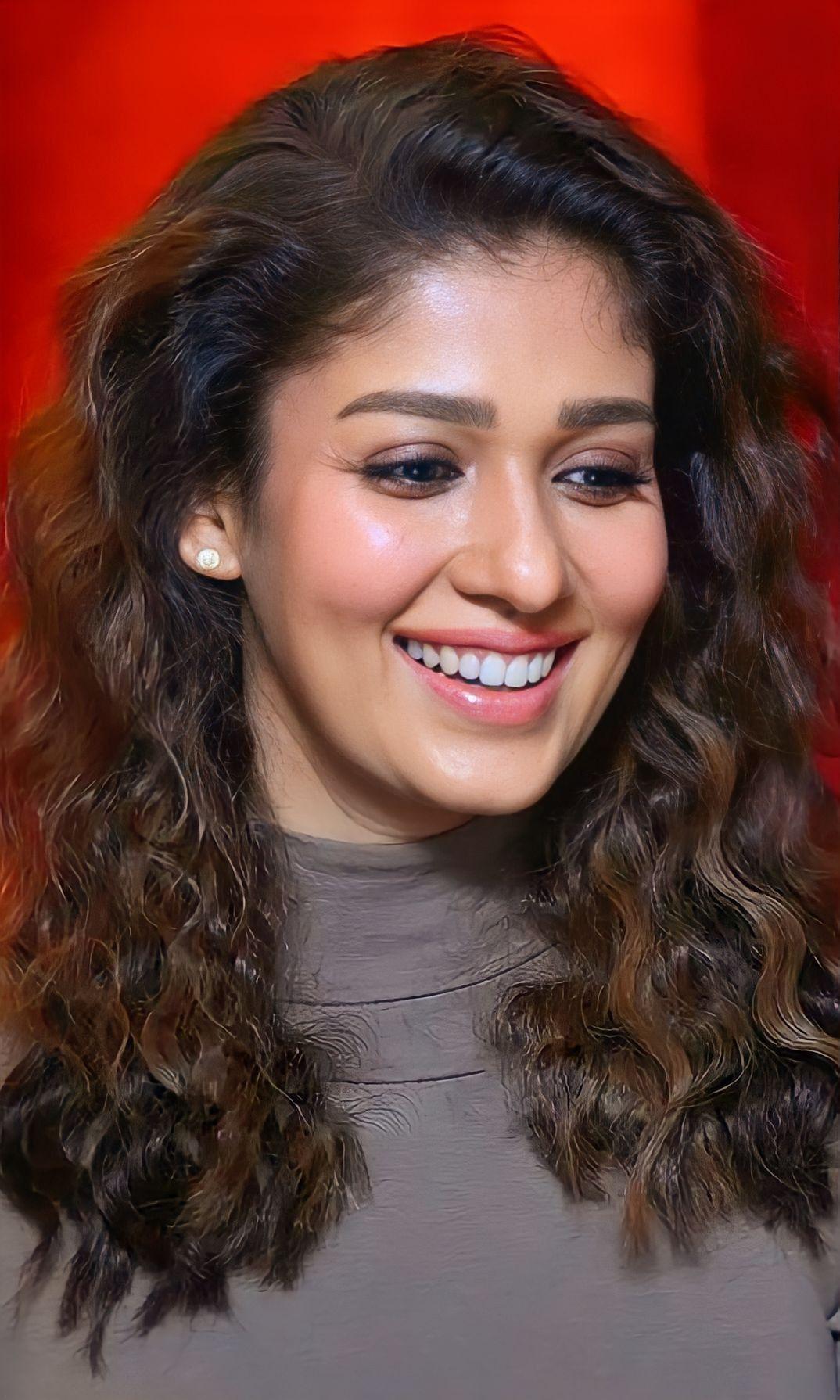 Lady Superstar Nayanthara Cute Smile Hd Wallpaper