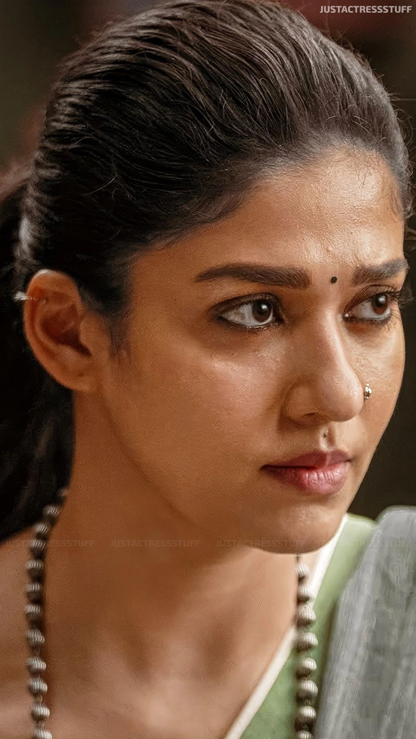 Nayanthara Beauty in Saree Hd Image