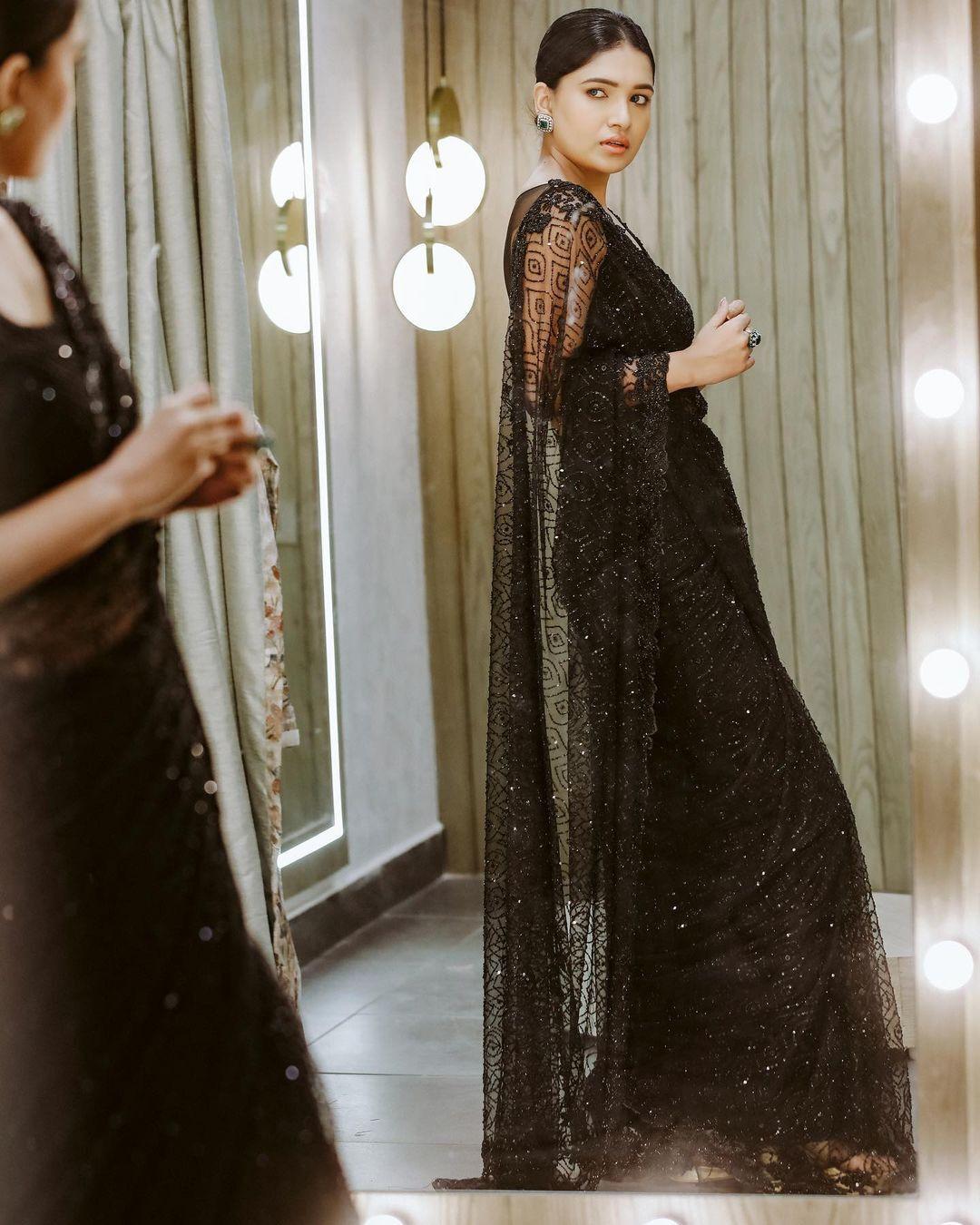 Vani Bhojan Black Dress Photoshoot Hd