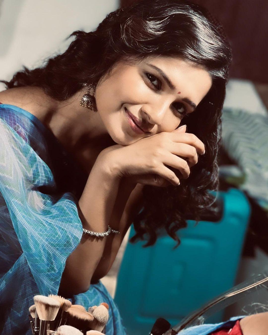 Vani Bhojan Cute Smile Hd Image