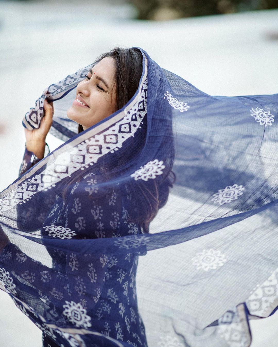 Vani Bhojan Glamour Look Photo