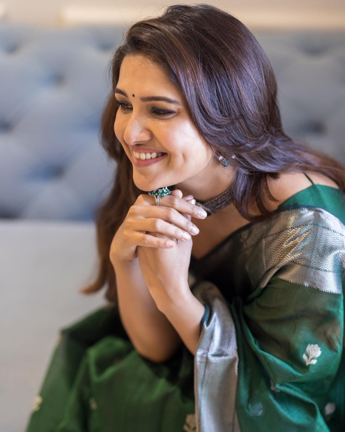 Vani Bhojan Green Saree Beauty Hd Pic