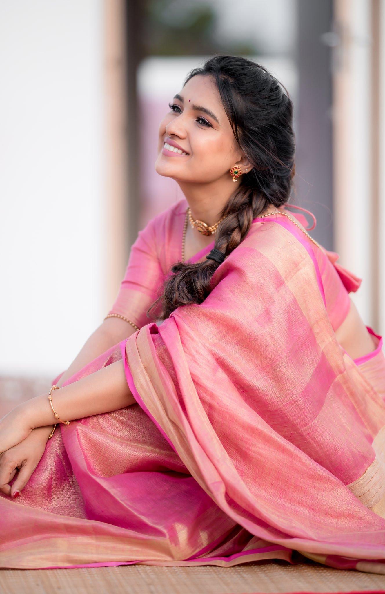 Vani Bhojan Pink Saree Portrait Hd Image