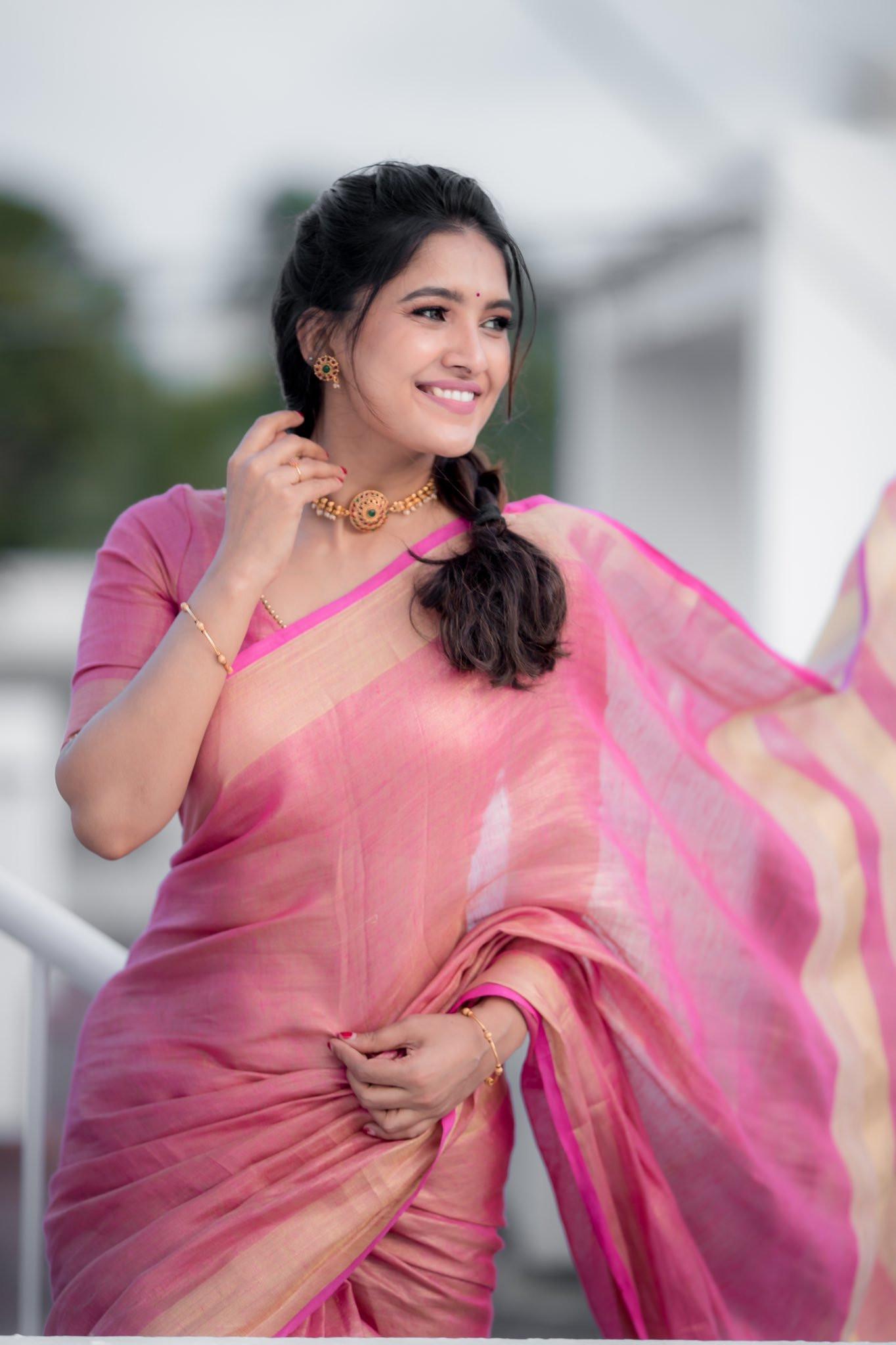 Vani Bhojan Pink Saree Portrait Hd Wallpapaer