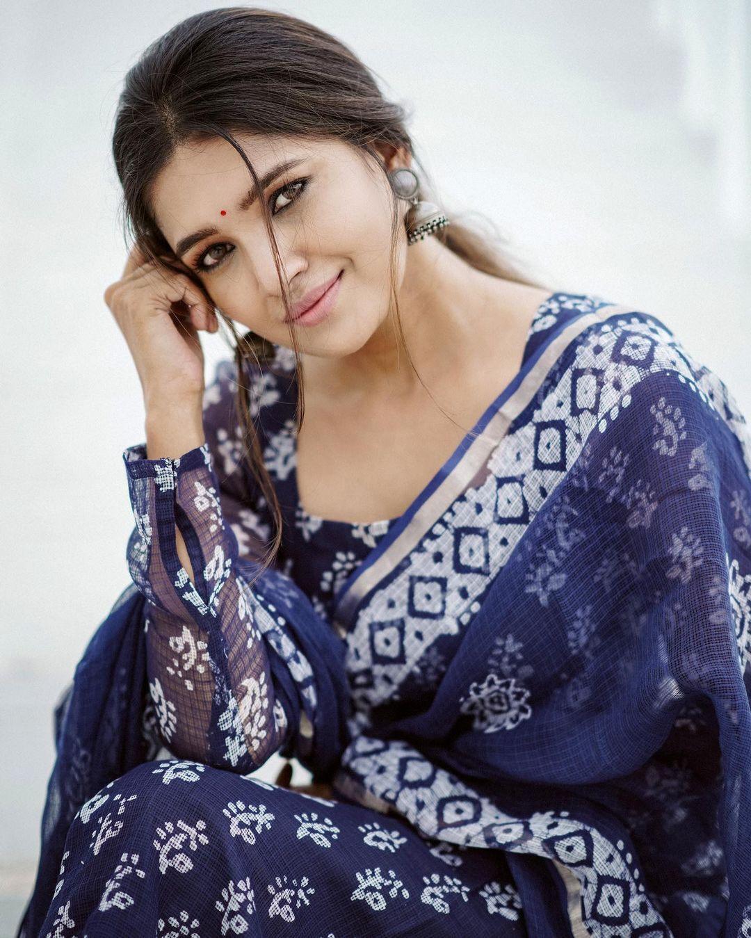 Vani Bhojan Scenic Outdoor Image