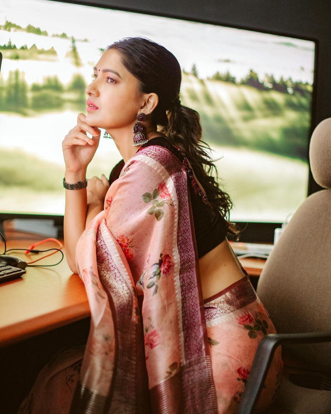 Vani Bhojan Side Pose Hd Wallpaper