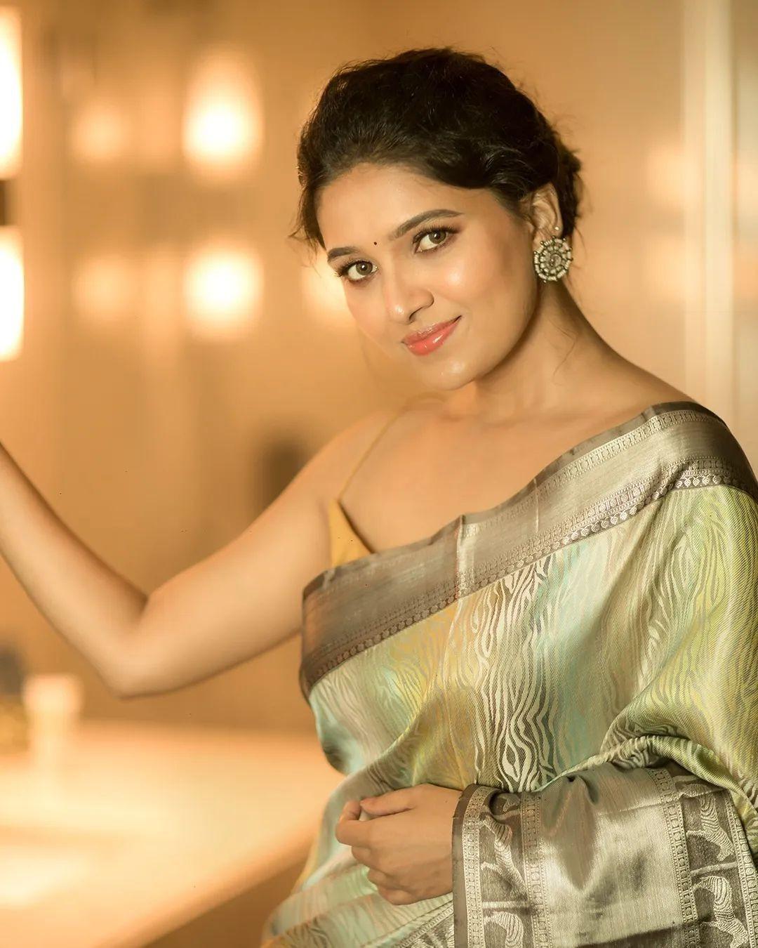 Vani Bhojan Traditional Look Hd Wallpaper