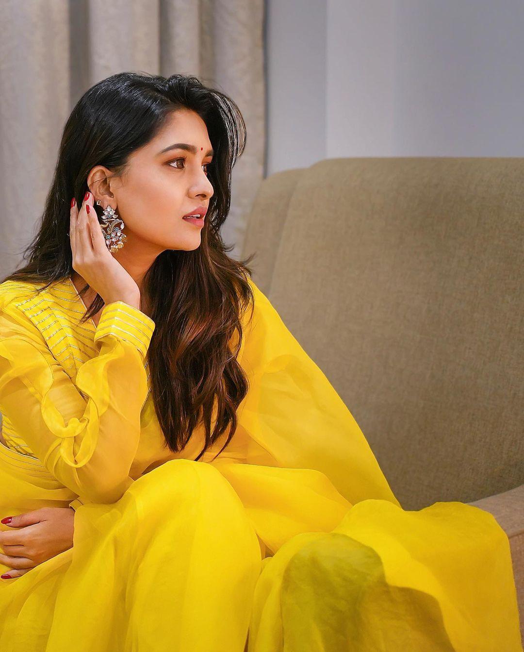 Vani Bhojan Yellow Kurti Look HD