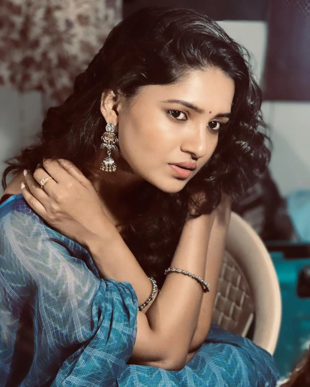 Vani Bhojan Blue Saree Beauty Hd