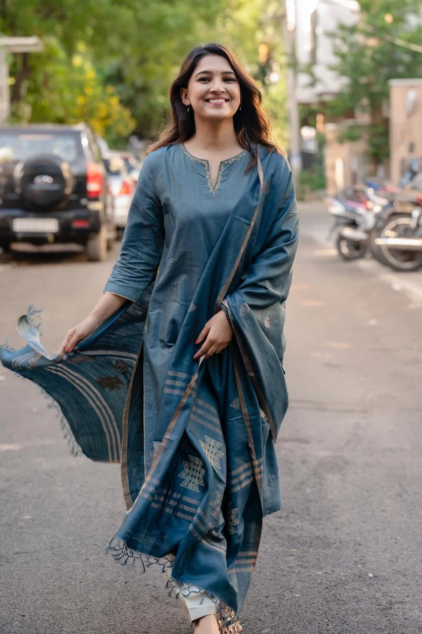 Vani Bhojan Cute Look Hd Photo