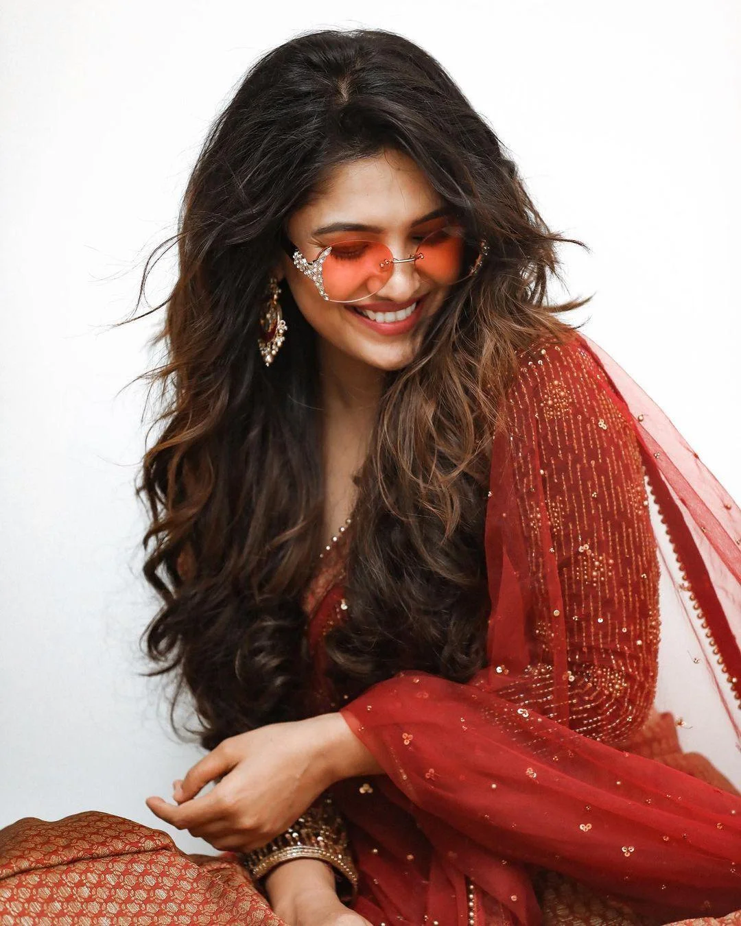 Vani Bhojan Glamour Look with cooler Photo