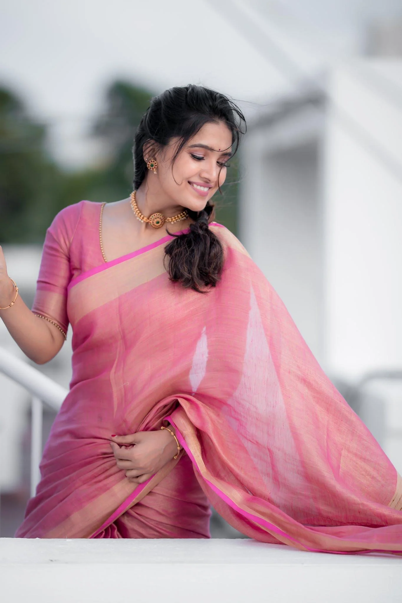Vani Bhojan Pink Saree Portrait Hd