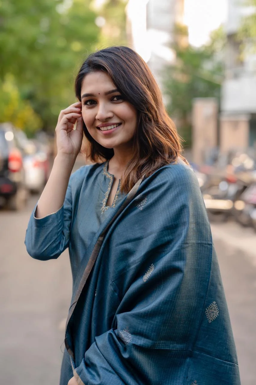 Vani Bhojan Portrait Hd Wallpaper