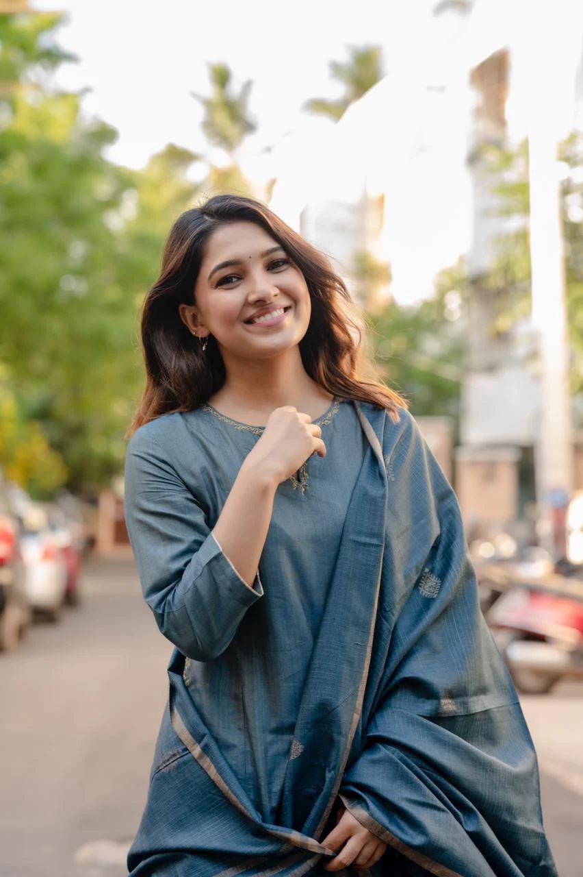 Vani Bhojan Portrait Wallpaper