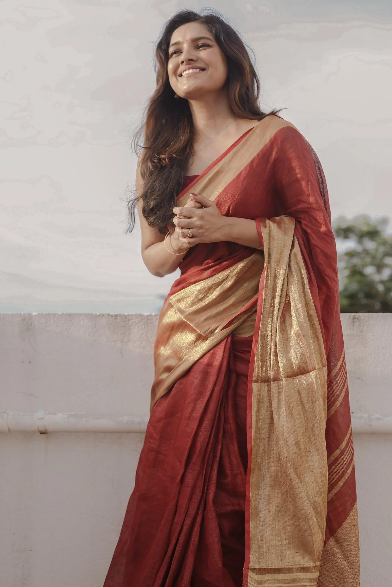 Vani Bhojan Red Saree Portrait Hd