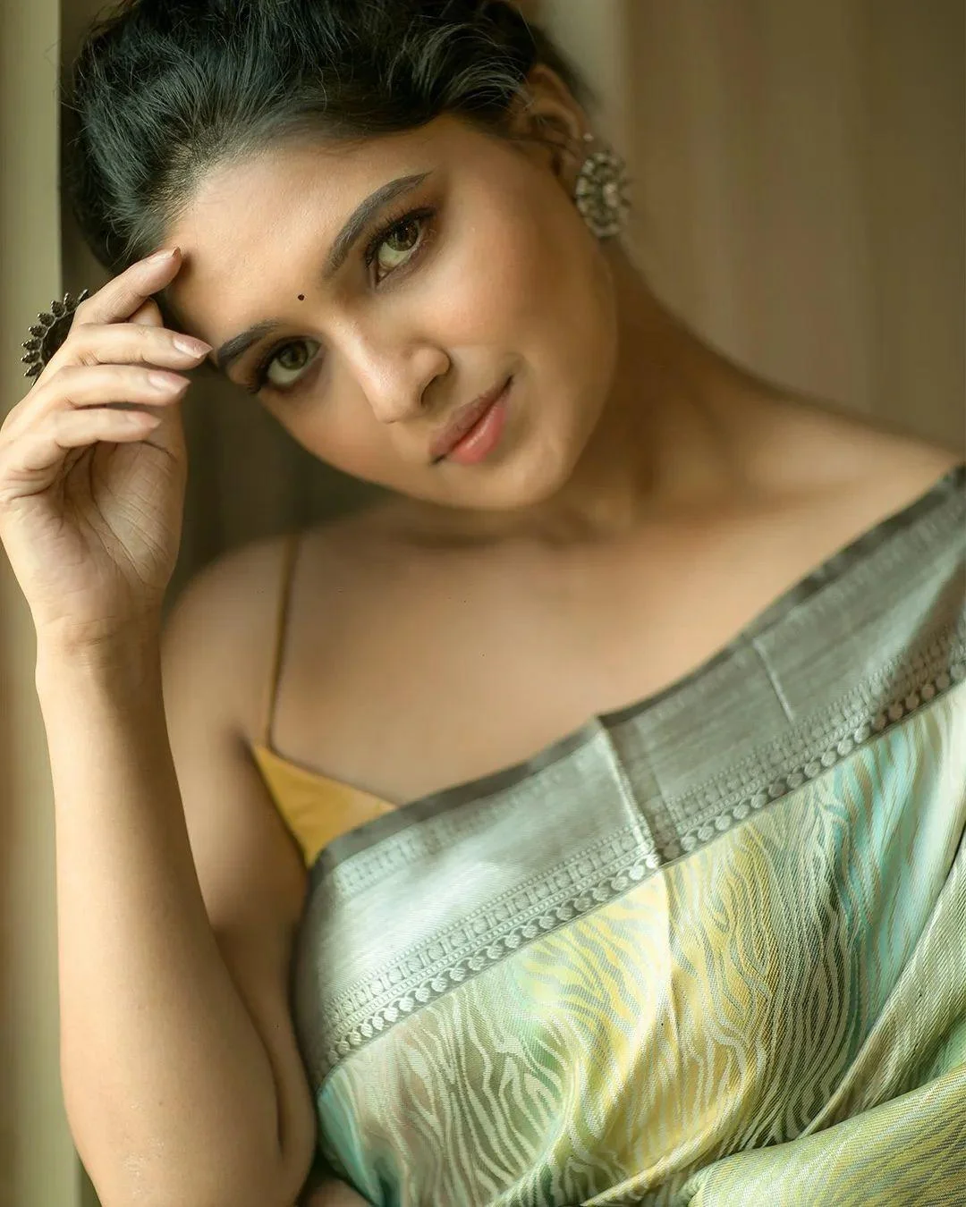 Vani Bhojan Saree With Cute Expression HD