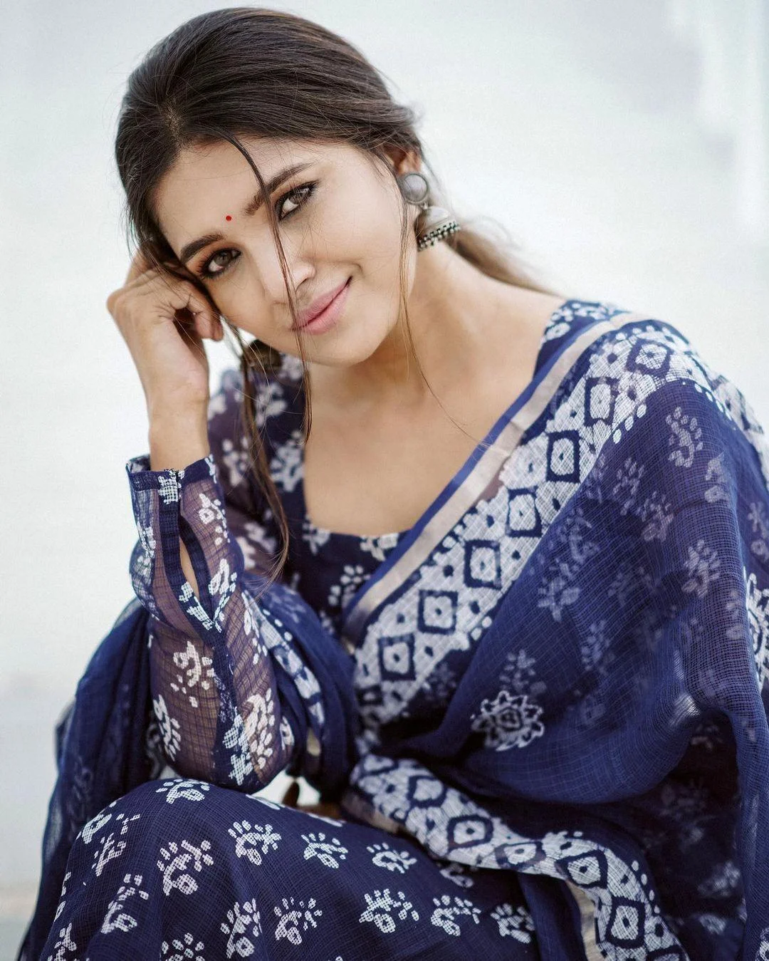 Vani Bhojan Scenic Outdoor Image