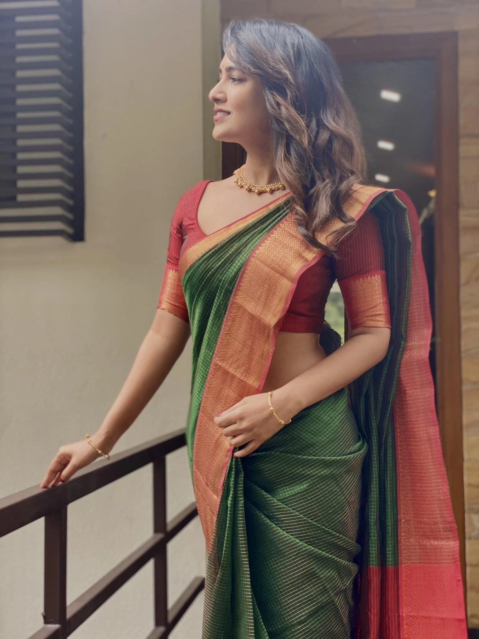 Vani Bhojan Traditional Portrait Hd Wallpaper