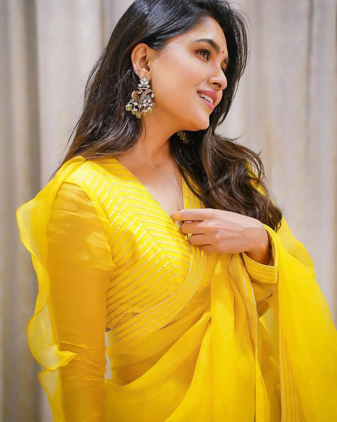 Vani Bhojan Yellow Kurti Look Hd Pic