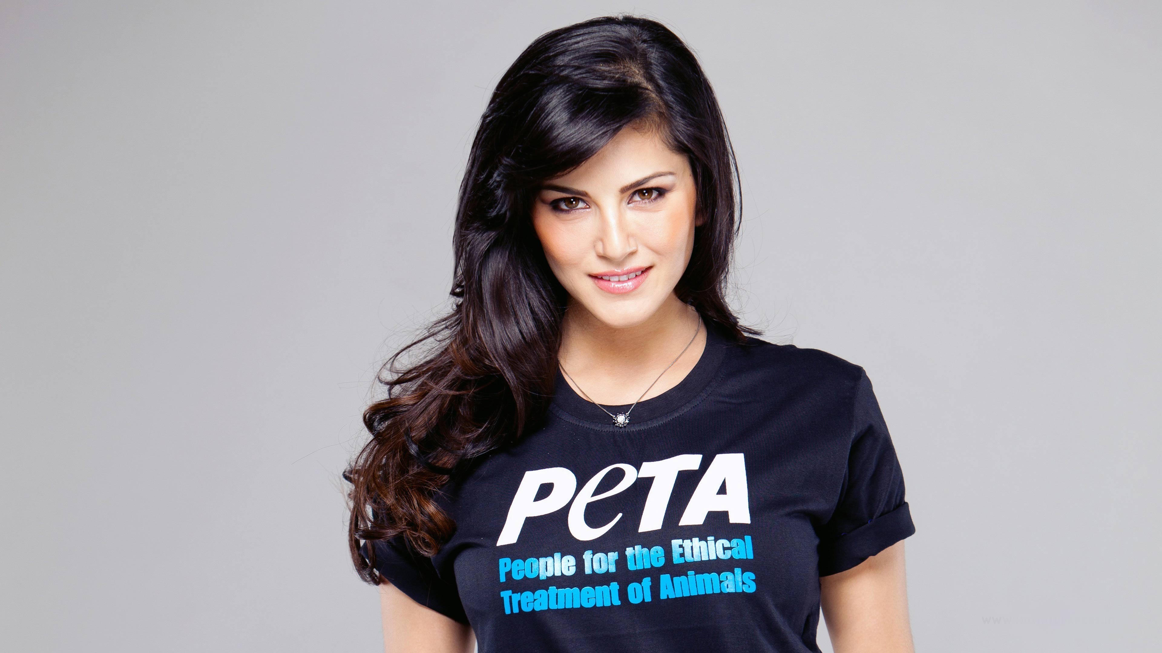 Photo 3 of Sunny Leone