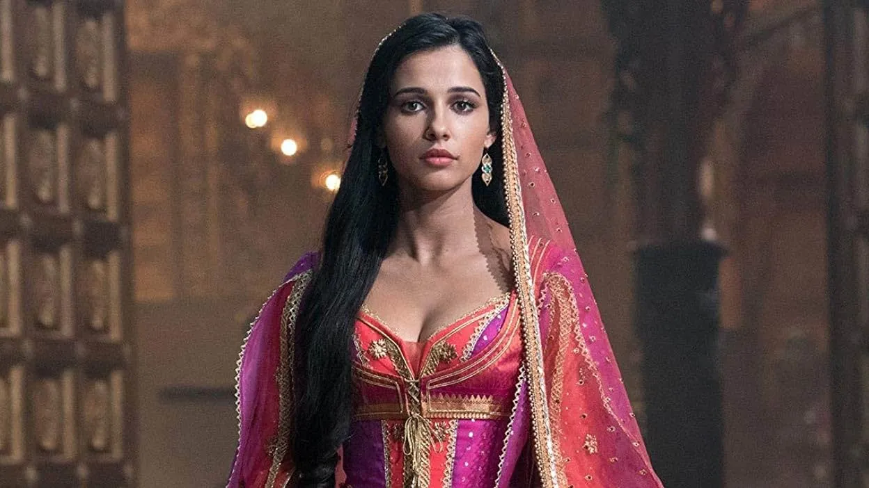 Photo 2 of Naomi Scott