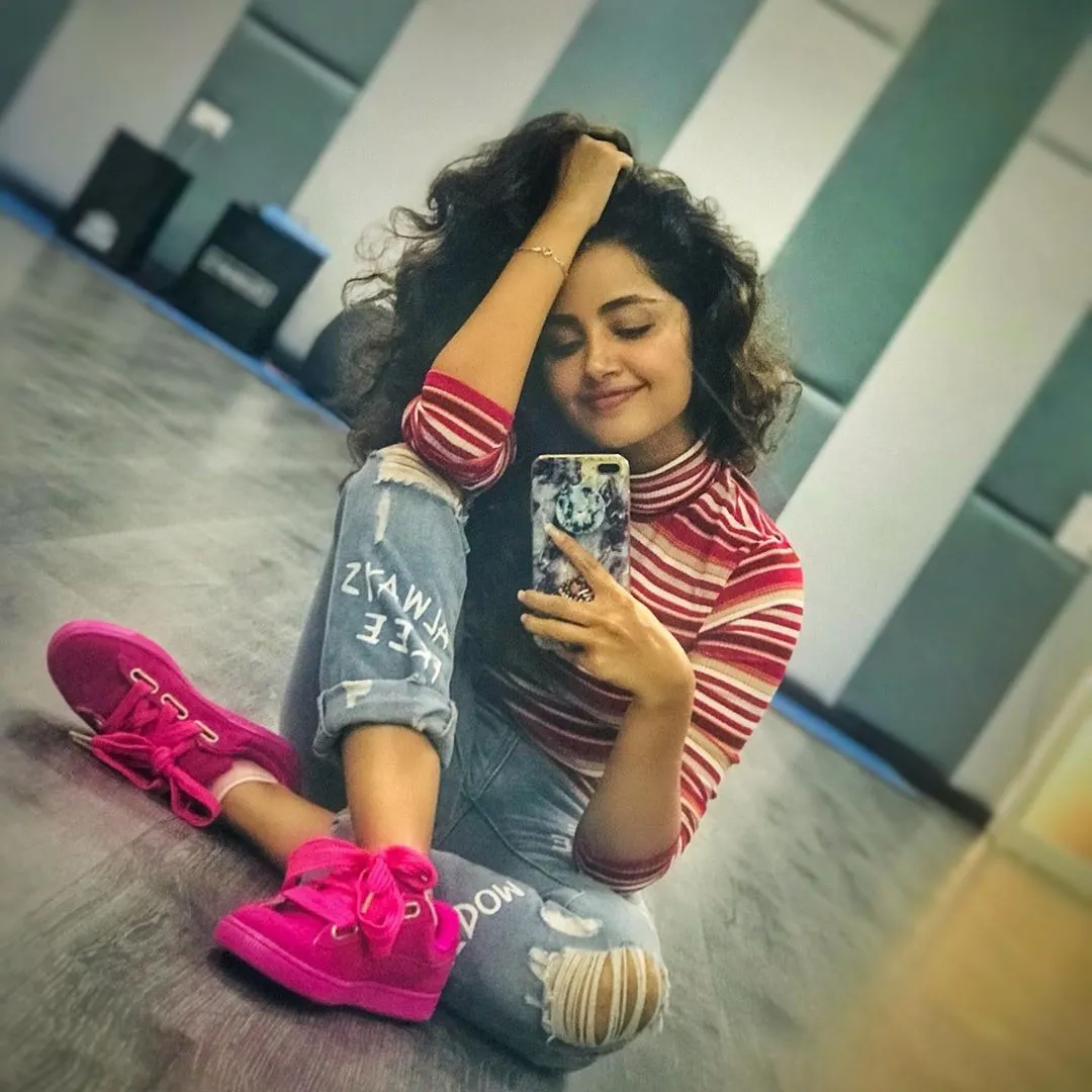 Photo 7 of Anupama Parameswaran