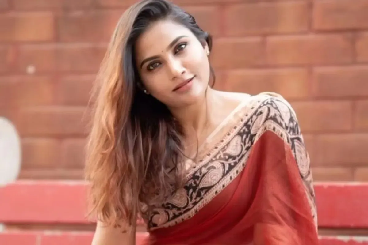 Photo 1 of Myna Nandhini