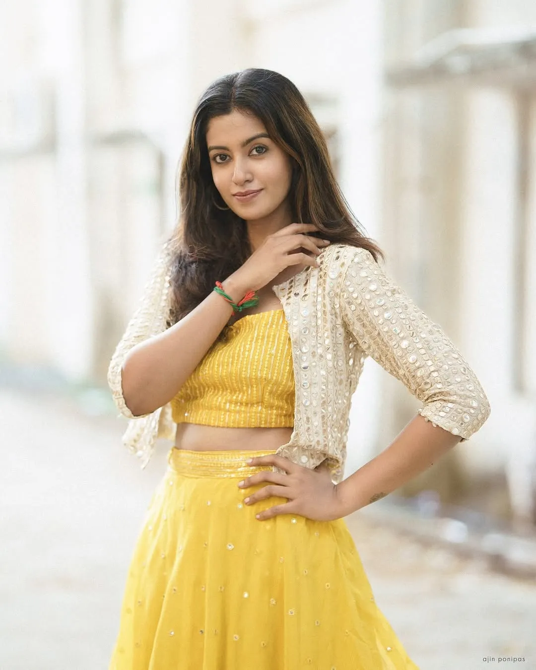 Photo 3 of Roshini Haripriyan