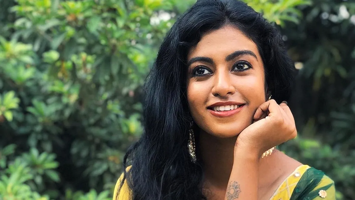 Photo 4 of Roshini Haripriyan