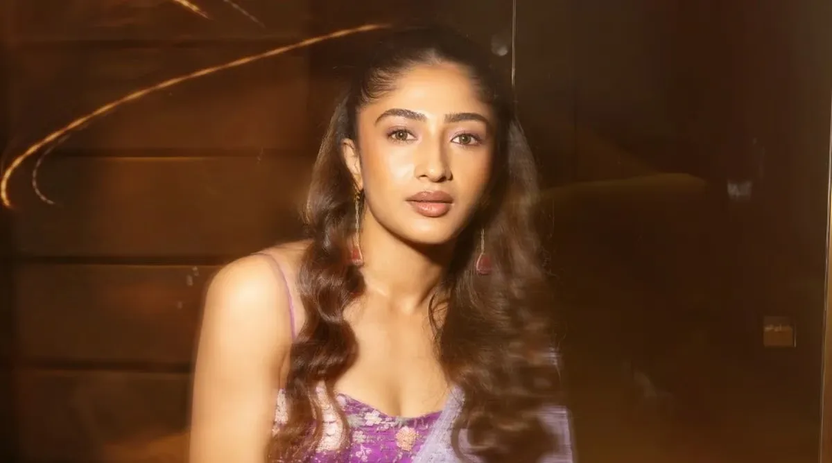 Photo 2 of Roshini Prakash