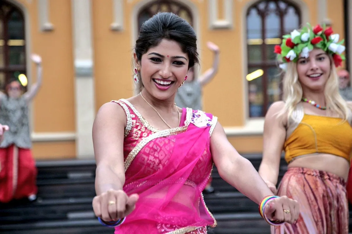 Photo 3 of Roshini Prakash