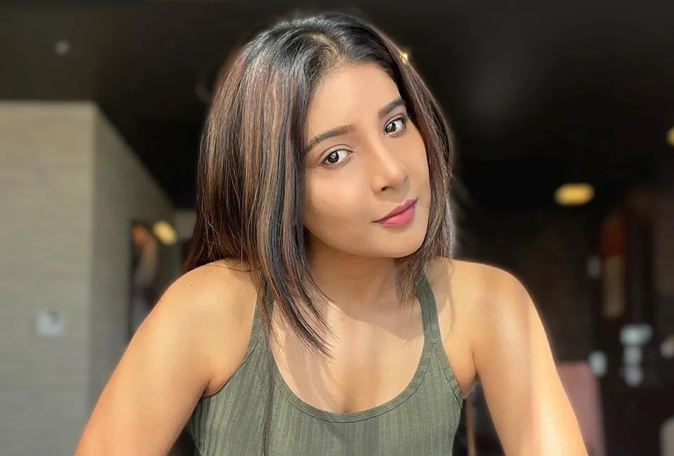 Photo 2 of Sakshi Agarwal