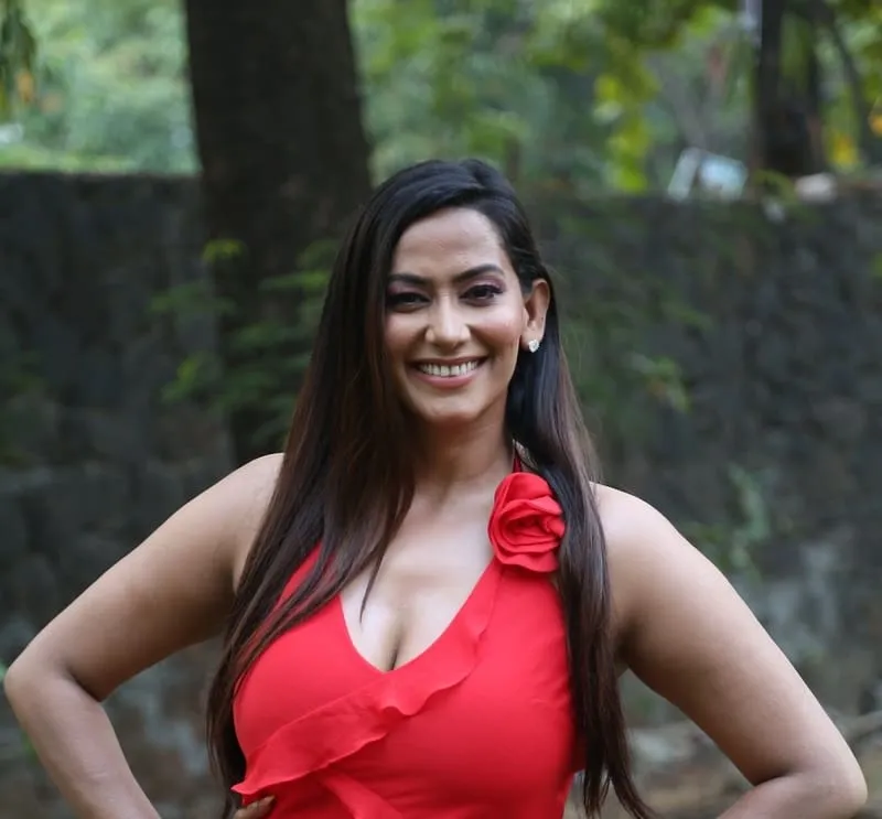 Photo 3 of Sanjana Singh