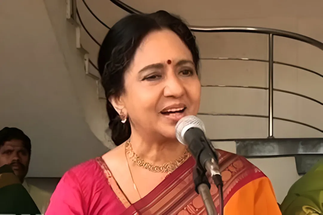 Photo 3 of Vennira Aadai Nirmala 