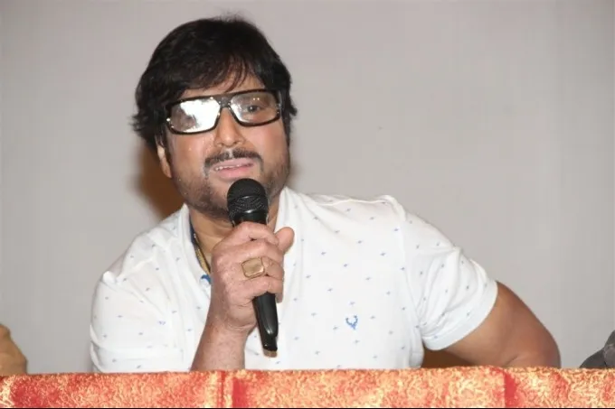Photo 5 of Karthik