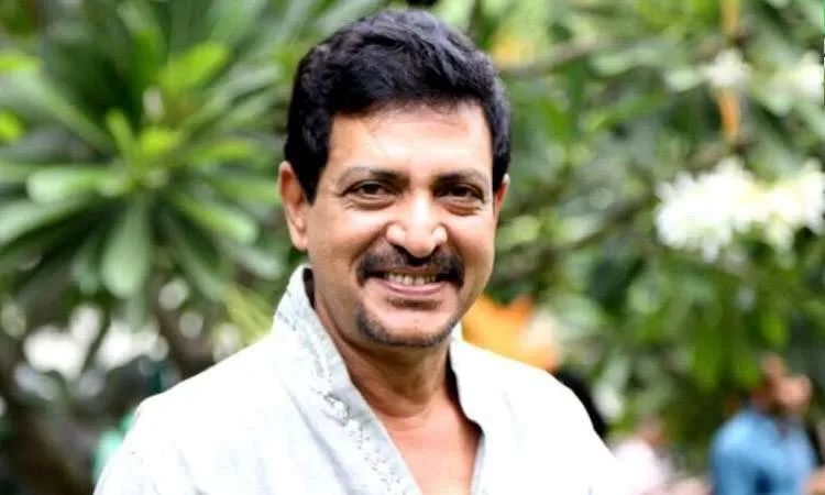 Photo 7 of Nizhalgal Ravi