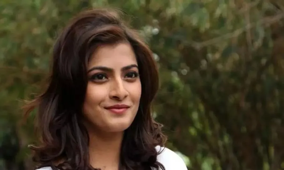 Photo 3 of Varalaxmi Sarathkumar