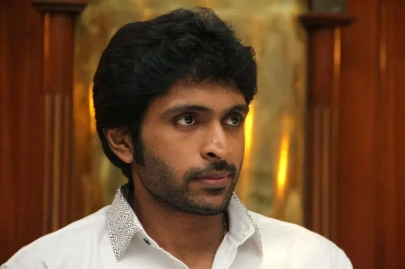 Photo 3 of Vikram Prabhu