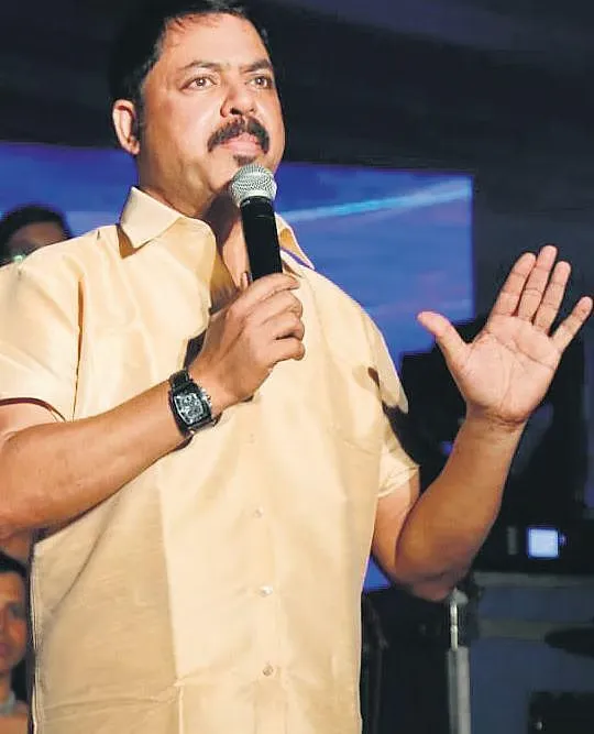 Photo 4 of James Vasanthan