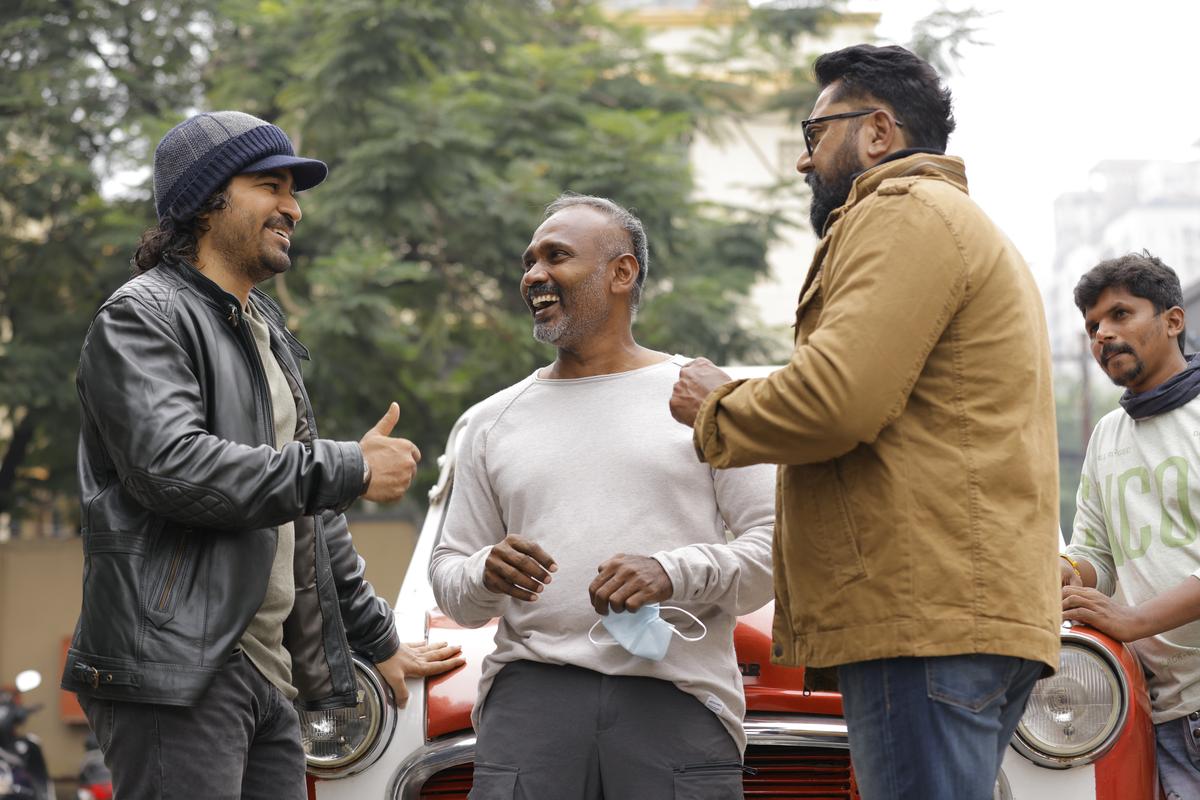 Photo 3 of Mazhai Pidikatha Manithan