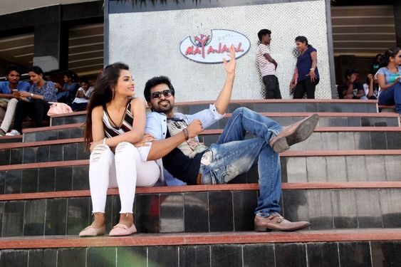 Photo 3 of Titanic Kadhalum Kavundhu Pogum