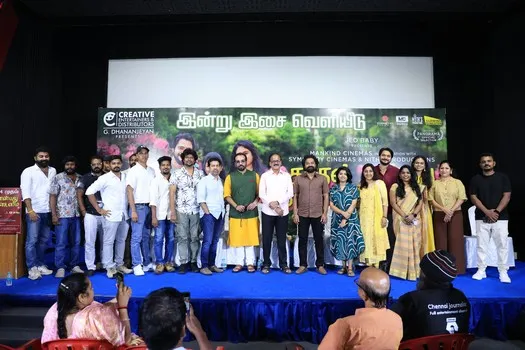 Photo 3 of Kaadhal Enbadhu Podhu Udamai
