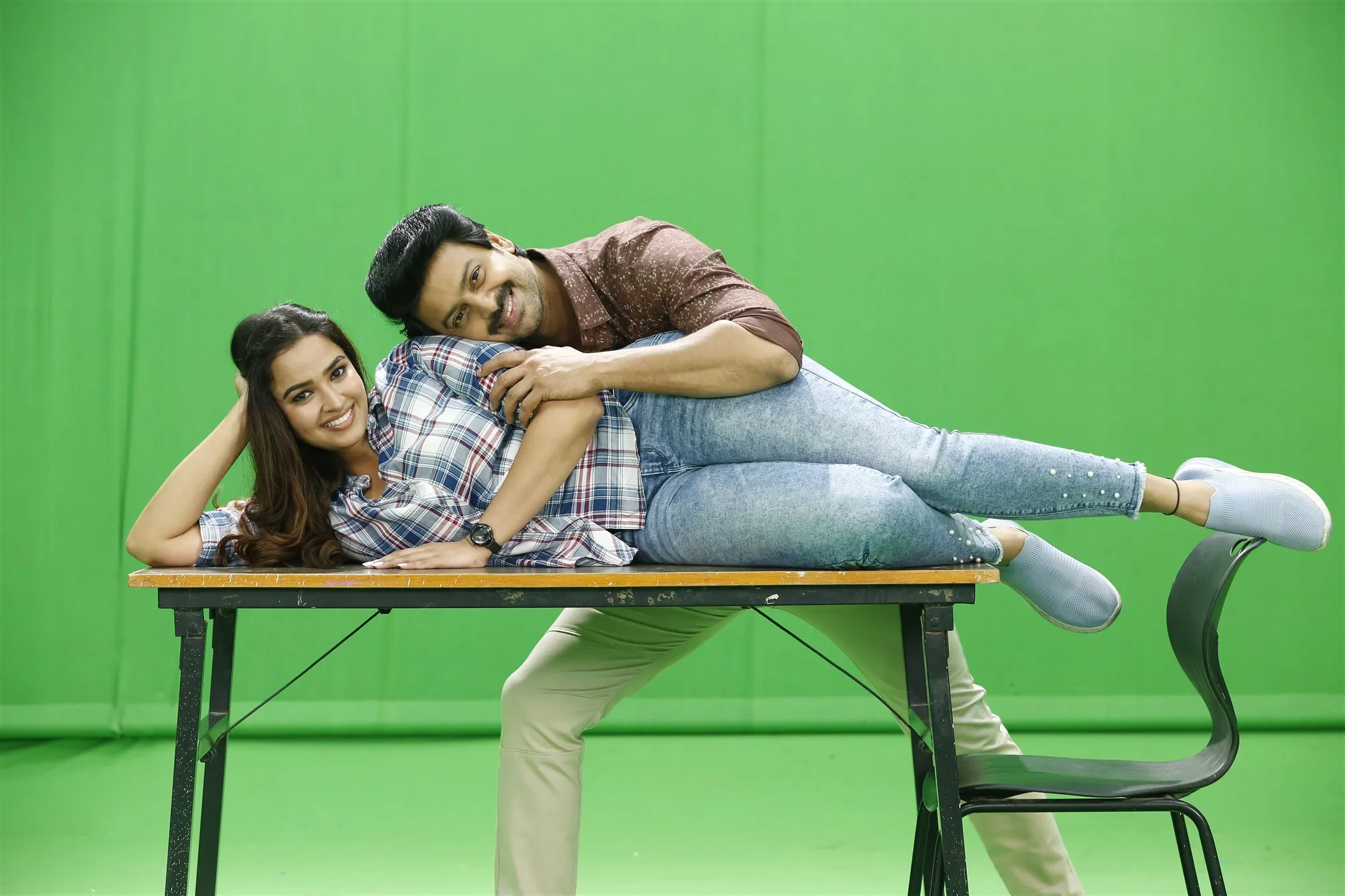 Photo 4 of Konjam Kadhal Konjam Modhal